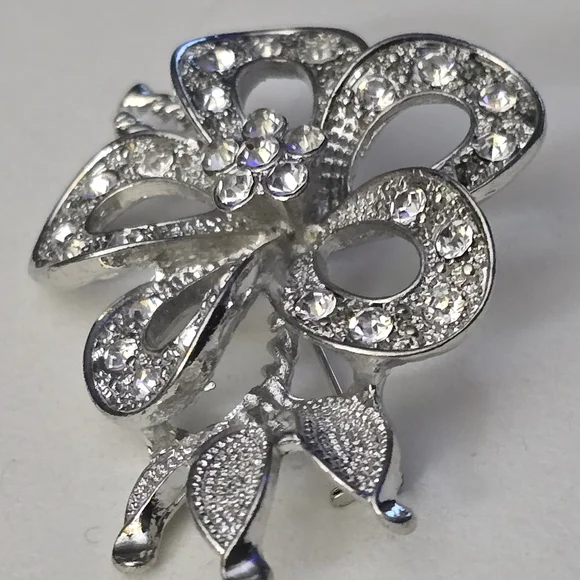 Clear Rhinestone/Pave Flower Brooch/ Pins/ Silver Tone - Picture 2 of 6